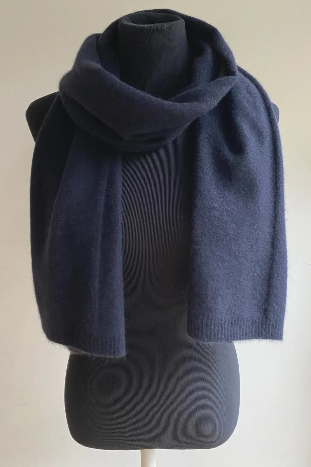 Cashmere hat, scarf and gloves set in navy blue