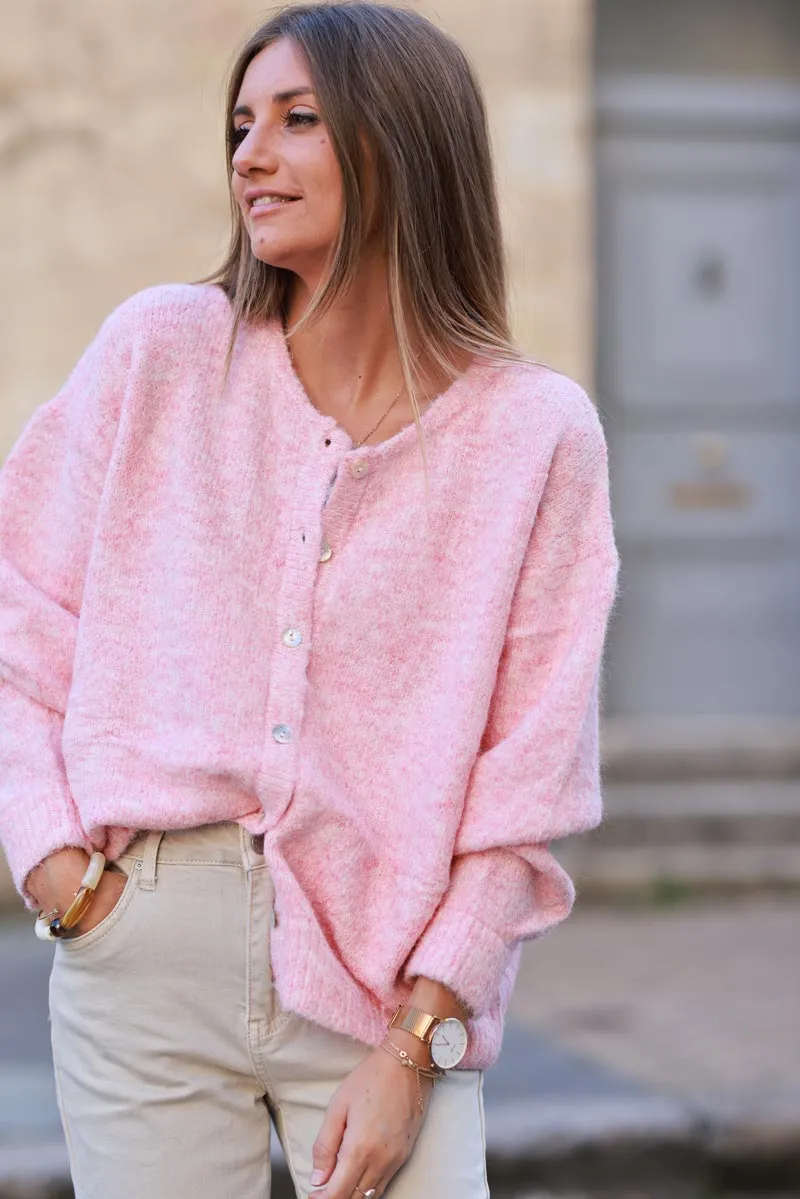 Gilet douillet rose pâle chiné en maille col rond boutons nacrés