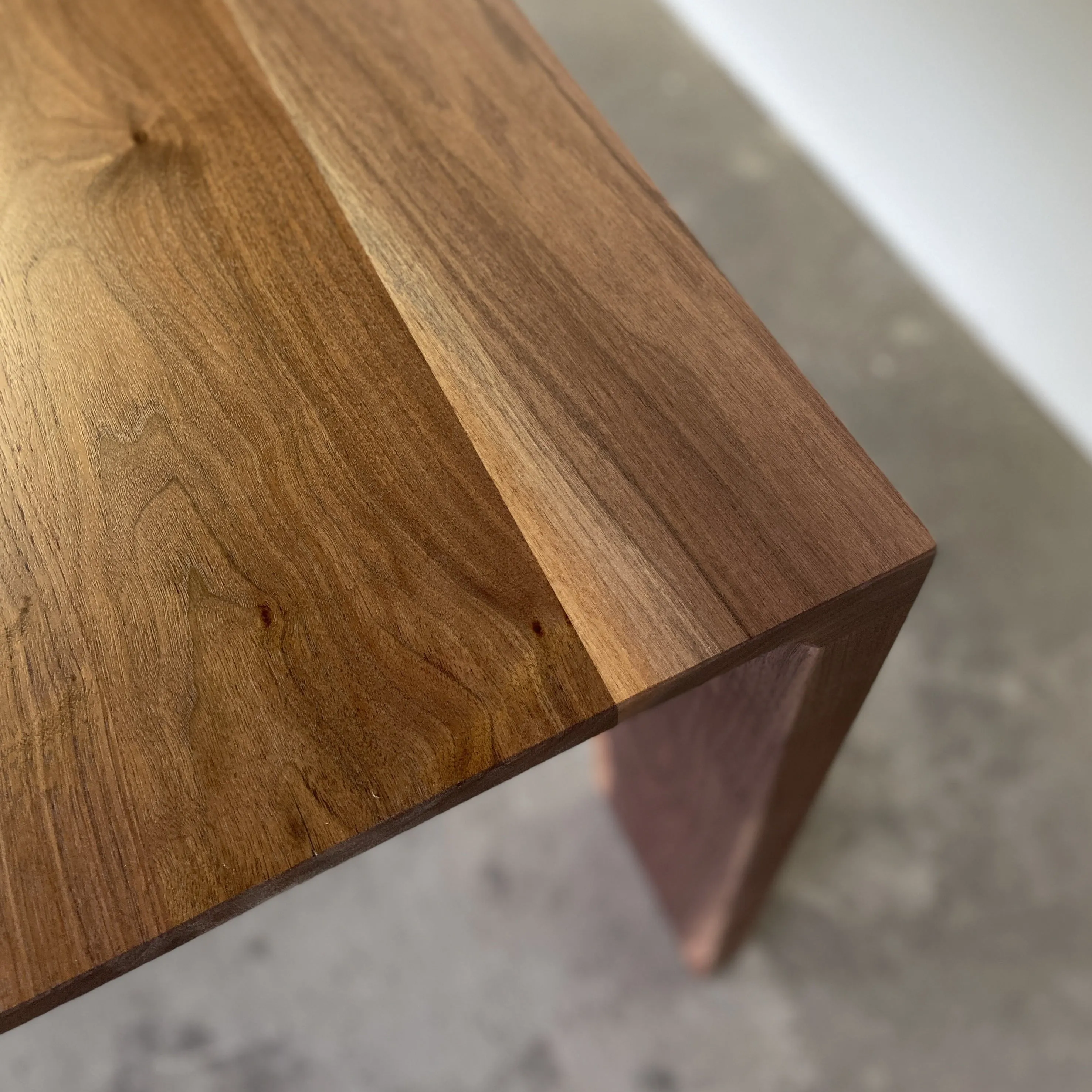 Lumi Dining Table