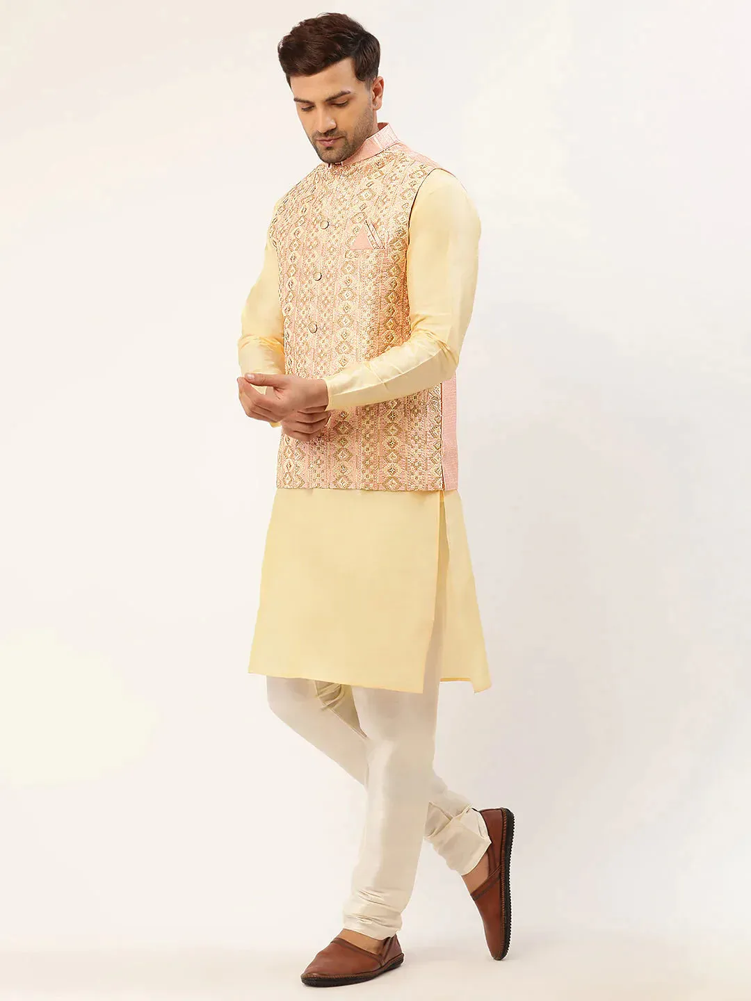 Men'S Solid Kurta Pyjama With Pink Embroidered Nehru Jacket