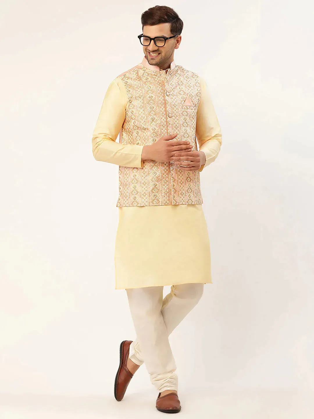 Men'S Solid Kurta Pyjama With Pink Embroidered Nehru Jacket