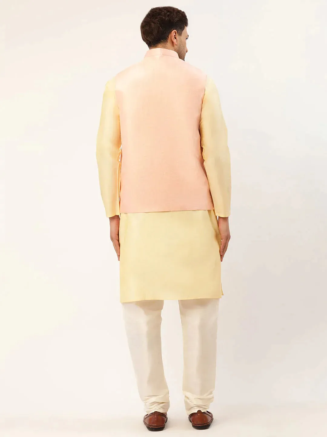 Men'S Solid Kurta Pyjama With Pink Embroidered Nehru Jacket