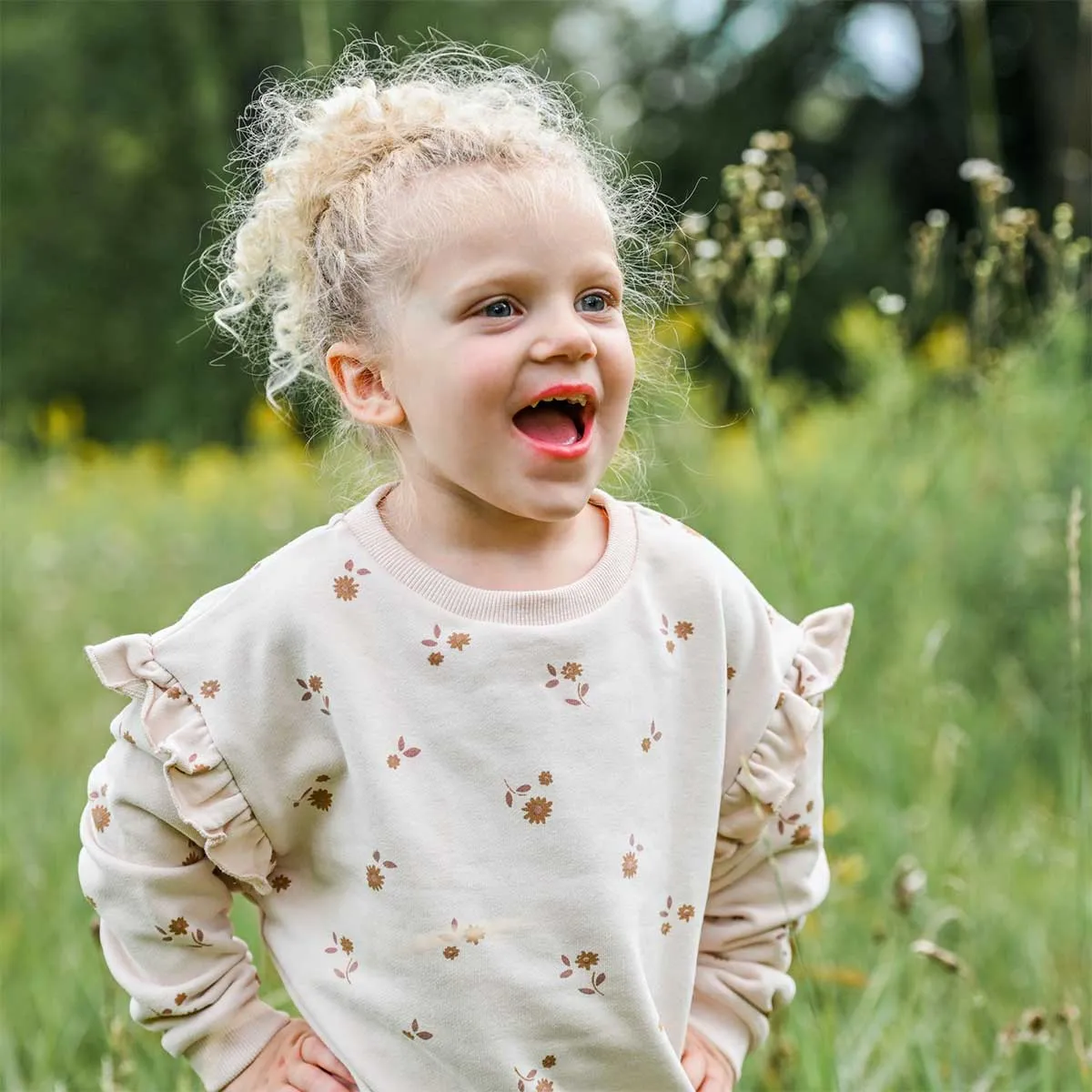 oh baby! Millie Slouch Sweatshirt - Mini Daisies with Leaves Print - Shell