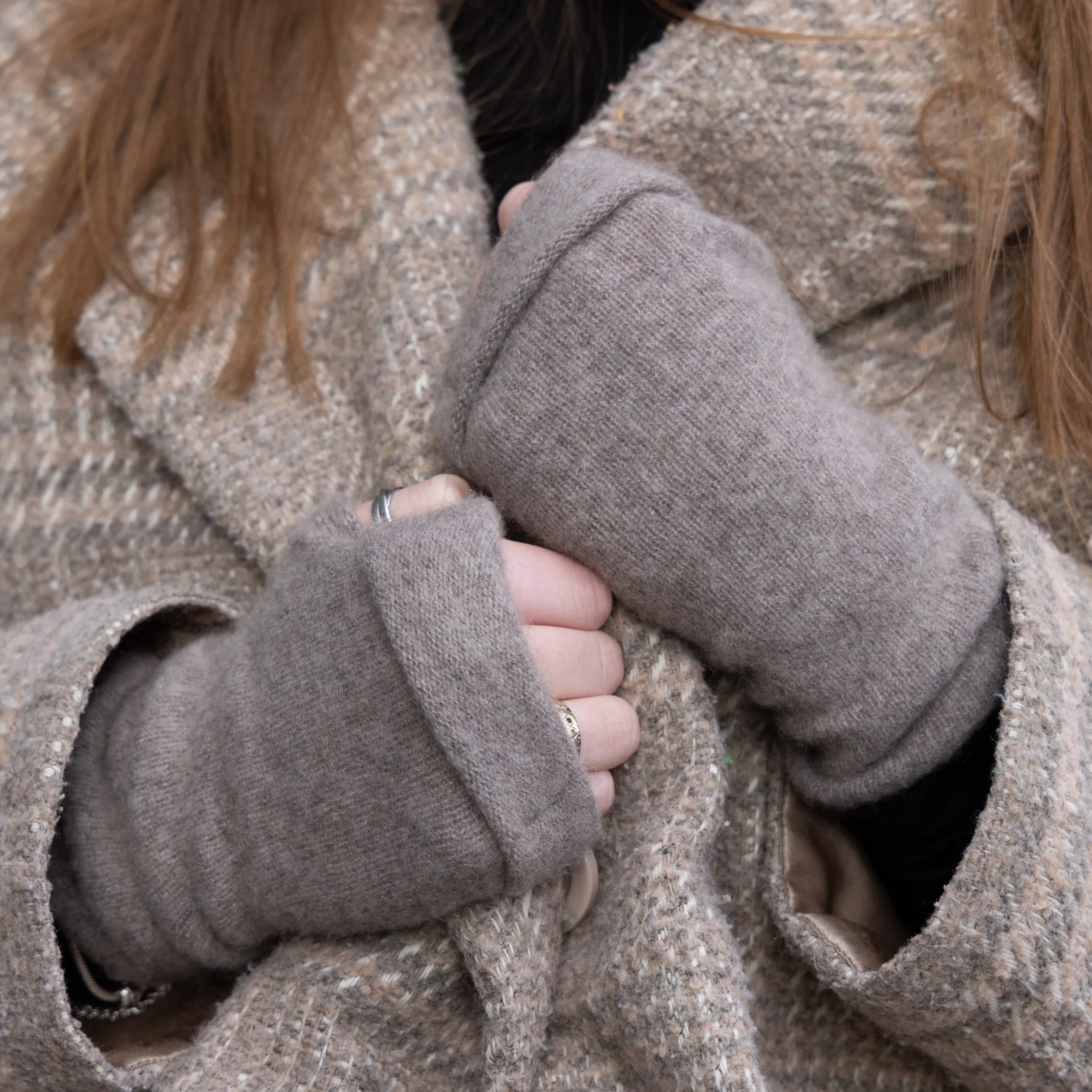 Pebble Cashmere Fingerless Gloves